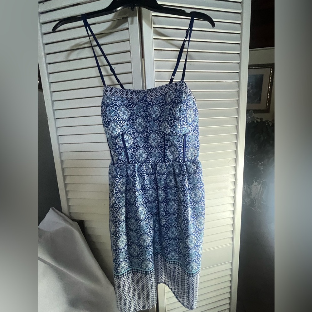 ULTRA PINK Blue and White pattern Fabric with pockets